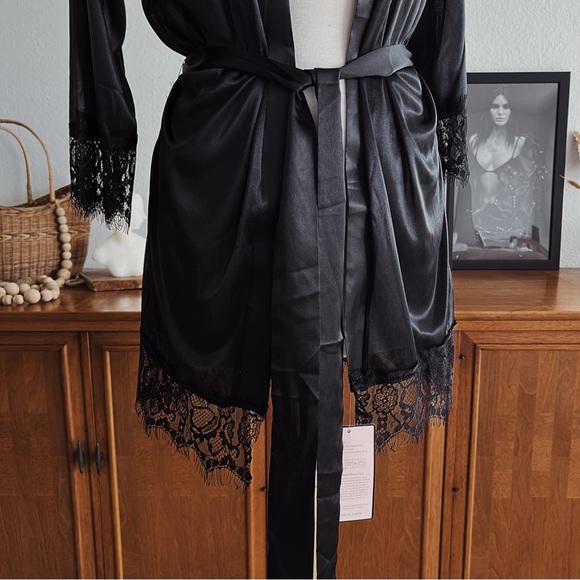 BLACK LACE TRIM DAINTY ROBE #0336 - Picture 2 of 11